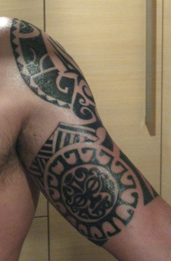 James - Polynesian arm inside tattoo