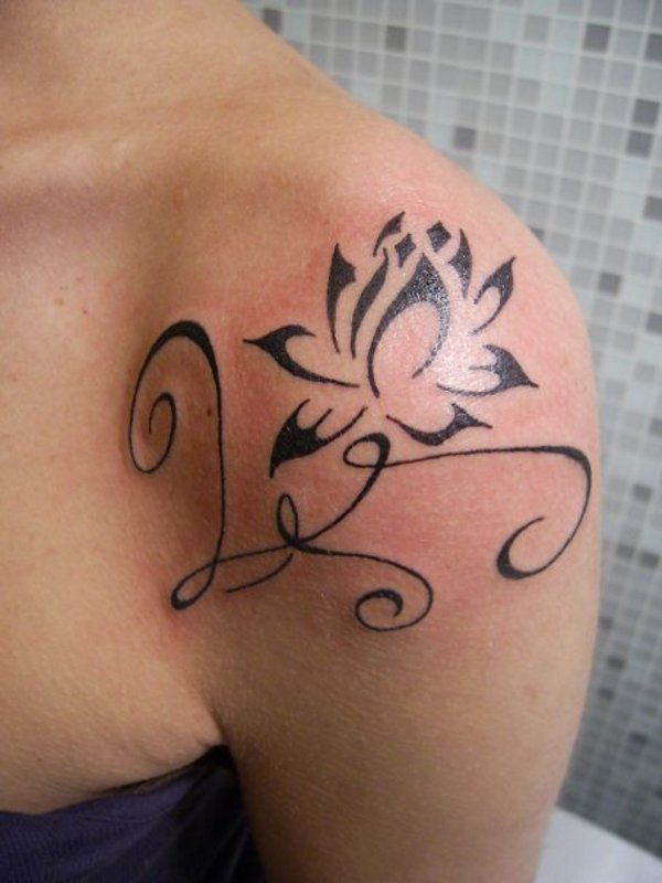 Monica - V+F lotus flower tattoo