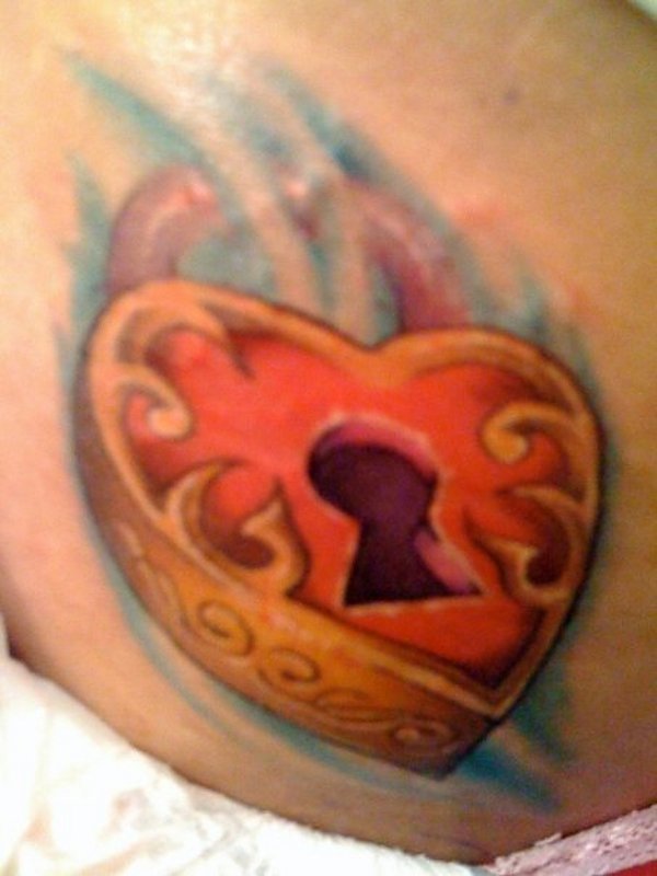 Sara - Heartlock tattoo