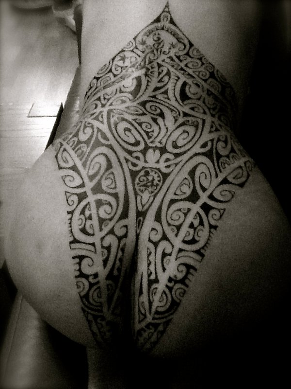 Tanne - Female back tattoo photo